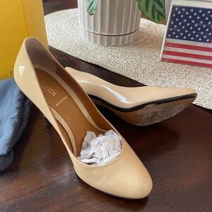 FENDI tan pumps